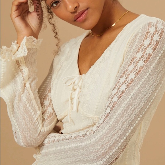 Altar’d State Lakelyn Ivory Lace Top size Large - Picture 2 of 6